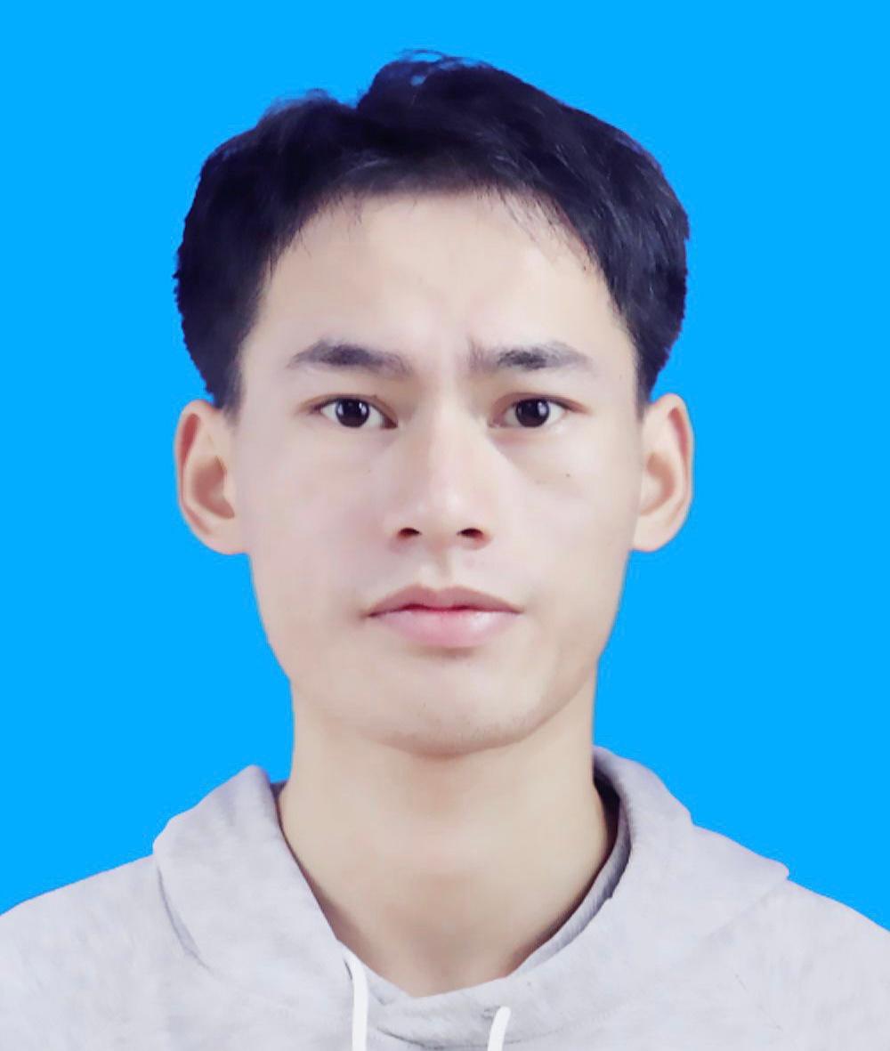 潘*